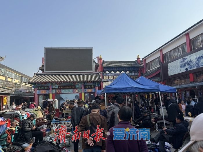 济南暖日迎宾客 英雄山文化市场人气旺