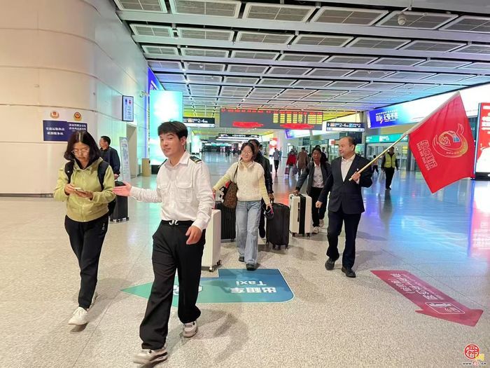 假期收官夜 济南公交护航返程潮