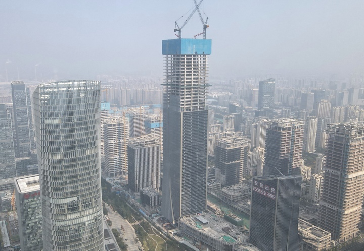 幕墙安装过半，济南中央商务区“第三高”冲刺300米天际线