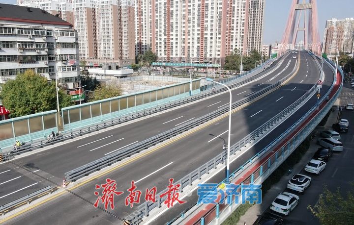 安全防护迭代升级，纬六路高架桥防撞隔离护栏全面更新