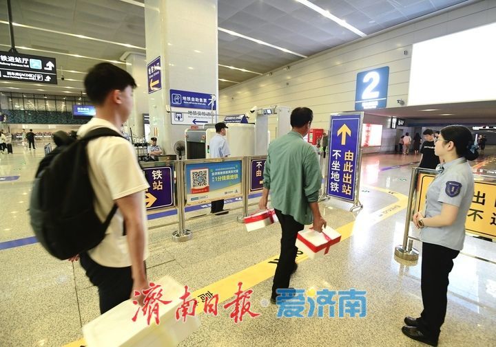 济南东站铁路换乘地铁免安检首日 旅客“丝滑”换乘
