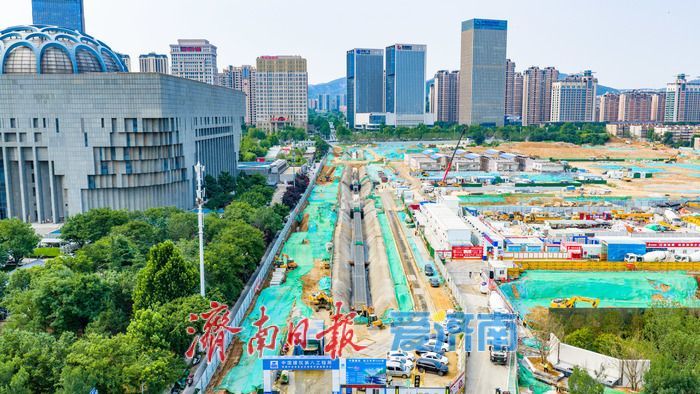 拓宽通行提质效 便民出行添新路 济南CBD泺邑路南段改造工程稳步推进