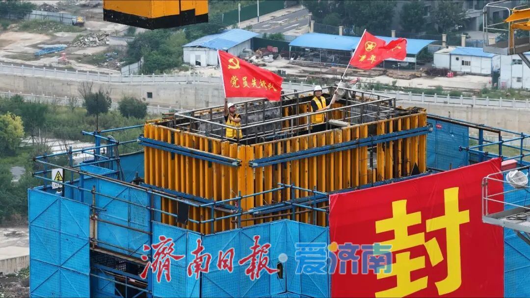 项目强省会｜“转身”倒计时！开源路转体斜拉桥主塔顺利封顶