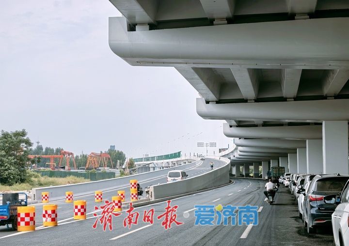 项目强省会｜隔音声屏障、交通标识牌陆续安装，济南工业北路快速路东延全速冲刺10月通车