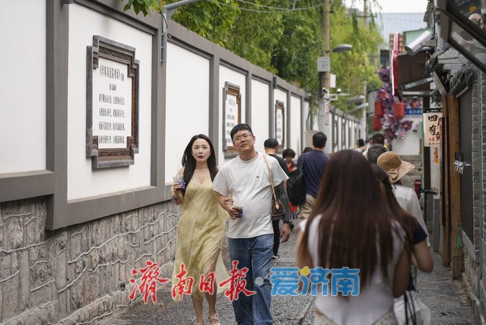 一年四季 泉在济南丨雨润泉城，老城古韵别样浓