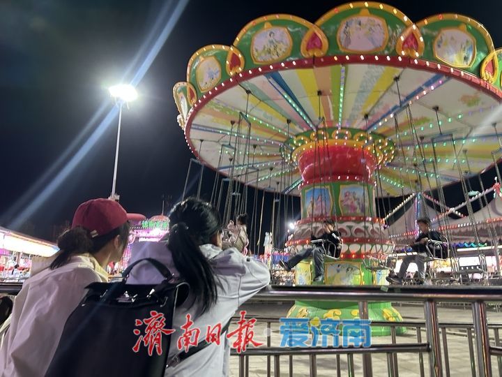 济南环联夜市客流爆棚 点亮泉城夜经济