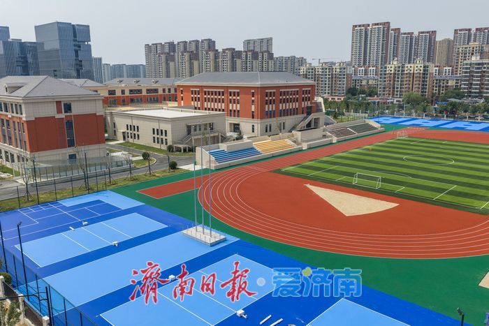 工业南路北小学项目挂牌命名“济南高新区贤达学校”，项目进入收尾阶段