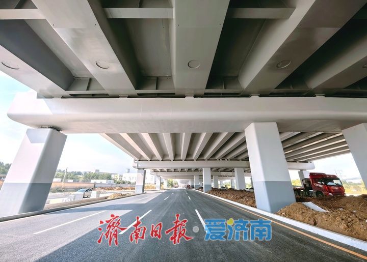 项目强省会｜隔音声屏障、交通标识牌陆续安装，济南工业北路快速路东延全速冲刺10月通车
