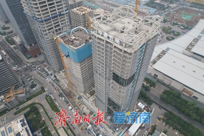 项目强省会｜济南万融云城二期项目玻璃幕墙安装有序推进