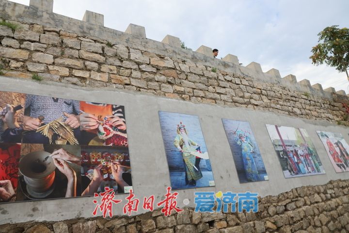 艺术上墙！长清西黄村变身露天摄影展厅