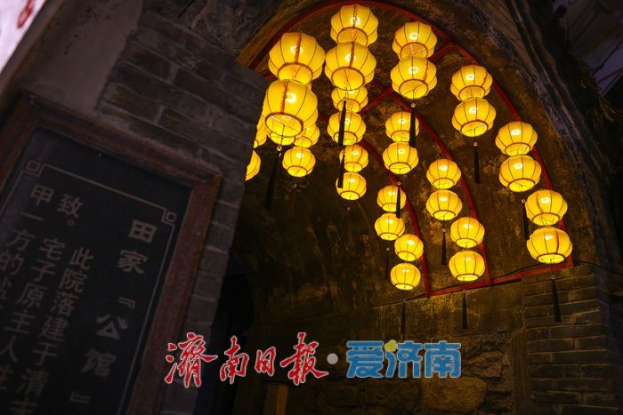 古桥披上喜庆盛装 济南明府城年味渐浓