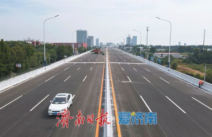 项目强省会｜隔音声屏障、交通标识牌陆续安装，济南工业北路快速路东延全速冲刺10月通车
