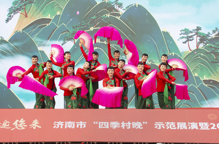 满满年味儿，济南市“四季村晚”示范展演活动在钢城举行