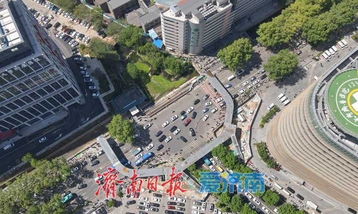 项目强省会｜济南首座倒“凹”字型过街天桥钢结构主体合龙