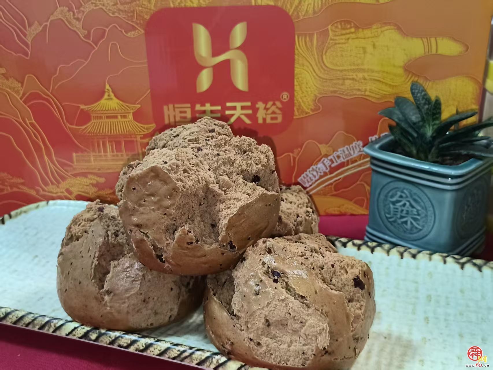 四年从零到日产十万个  济南恒生天裕老面包子供货多家头部连锁品牌