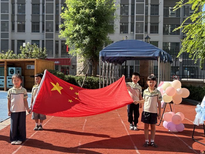 向祖国报到！萌娃开学礼“燃”动校园 ——济南市槐荫区礼乐佳苑幼儿园雅苑分园举行秋季开学典礼活动