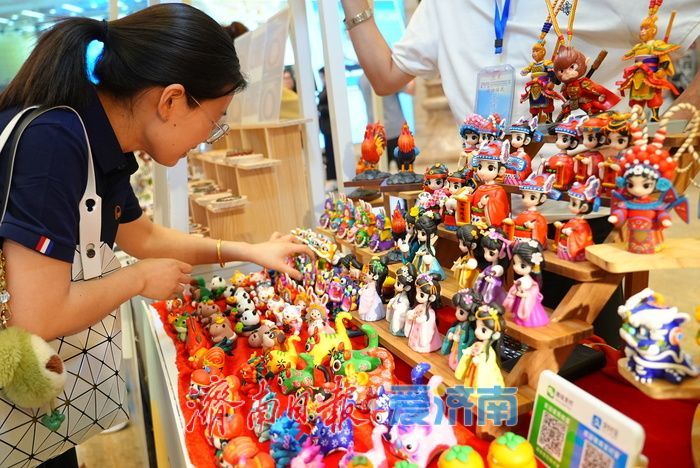 “潮”起来！非遗文创产品受青睐