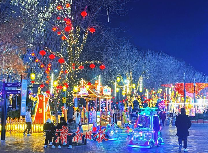 新春走基层｜商圈流光溢彩 济南人赏花灯共贺新春