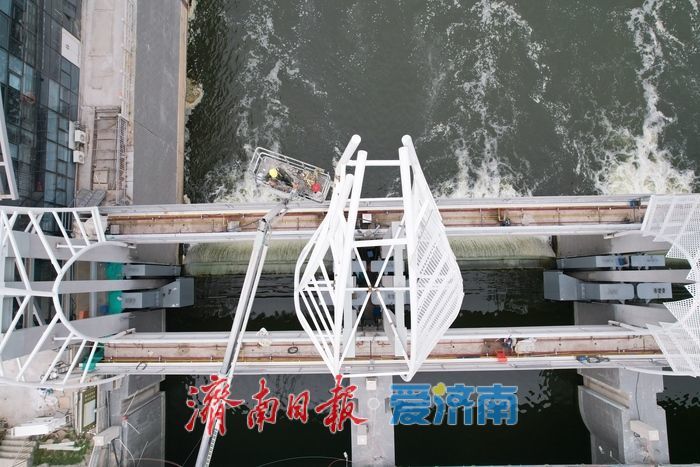 济南小清河洪园节制闸完成升级，七孔全开保障汛期安全