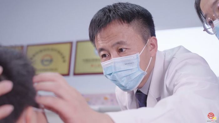 别人的午休，他的“铅衣时刻”