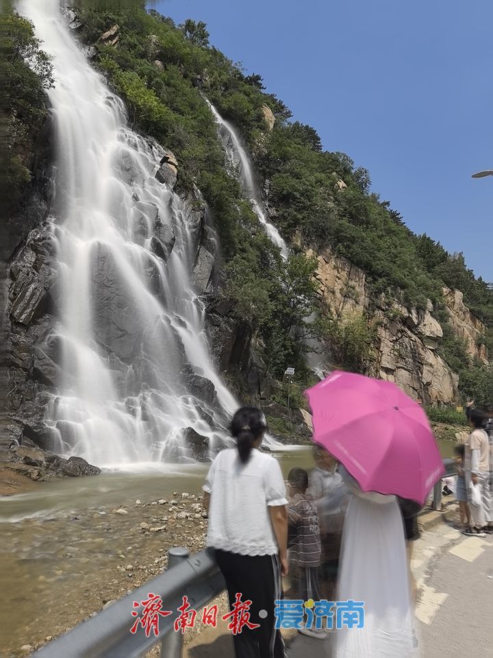 一年四季 泉在济南丨黄巢飞瀑奔涌去 一帘清凉入画来