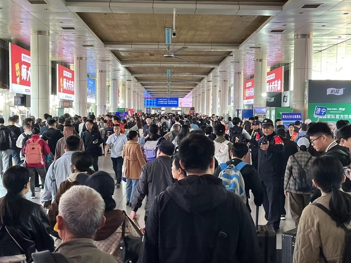“泉”在济南过五一｜五一假期首日，济南长途汽车总站迎客流高峰