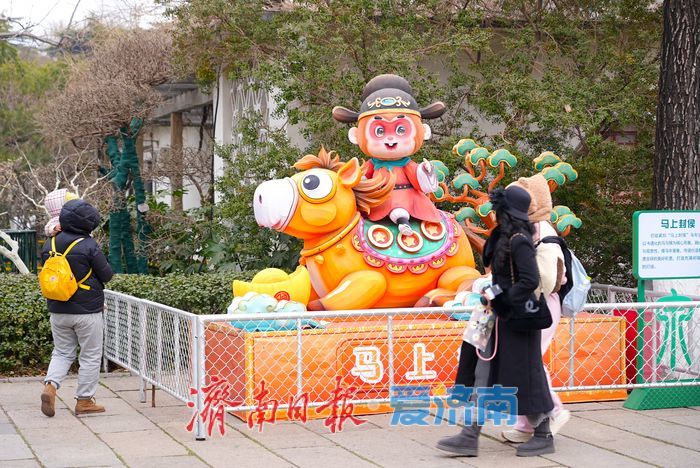 融合泉水特色！多款马年主题花灯造景迎来打卡热