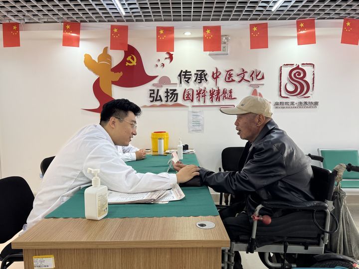 顺安社区有群“温暖小哥”  随叫随到帮残疾人邻居“搭把手”