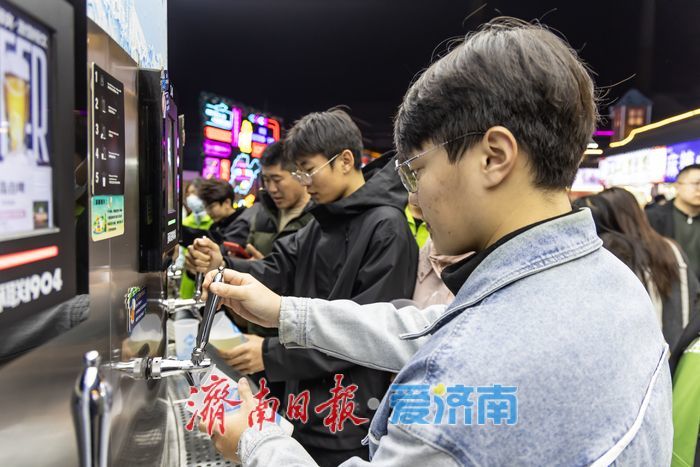 一年四季 泉在济南丨气温回暖烟火升腾，新潮业态点亮泉城夜生活