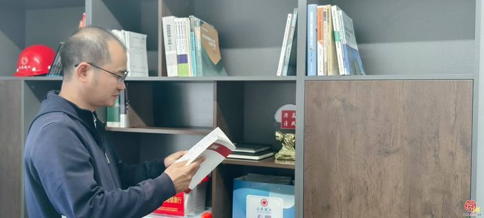 历尽千帆，初心如灯丨“全国劳动模范”肖衡和他的劳模创新工作室