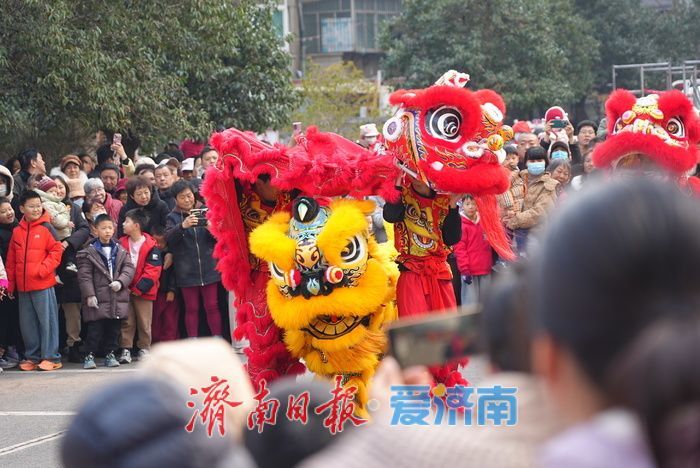新春走基层丨年味不打烊 民俗展演续燃新春热