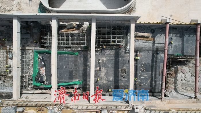 济南轨交4号线千佛山站后期装修、机电安装、铺轨进行中