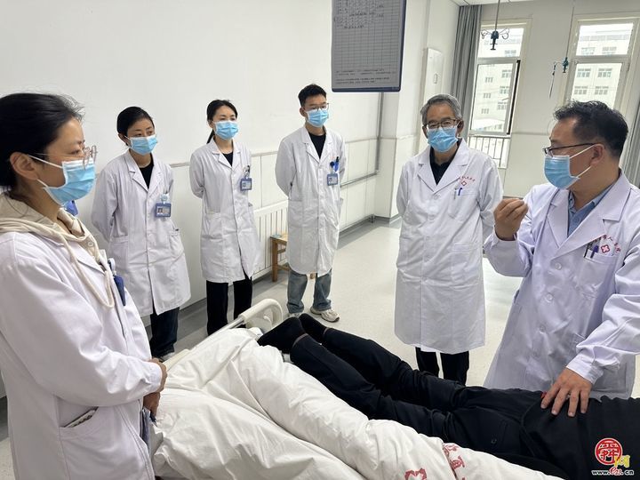 传承推广传统中医药诊疗技术 政协委员刘军赴甘肃临夏州开展义诊服务