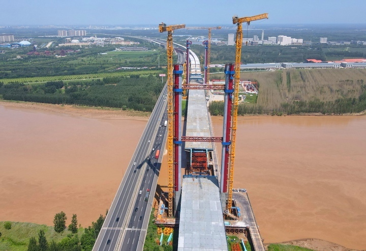 项目强省会｜京台高速齐济段黄河特大桥 主塔建设有序进行