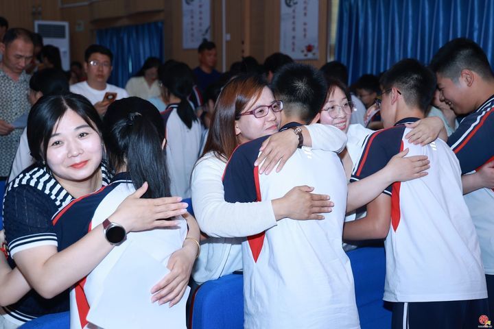 扬帆起航逐梦想 向海而行铸荣光——外海中学2026届九年级毕业仪式圆满举行