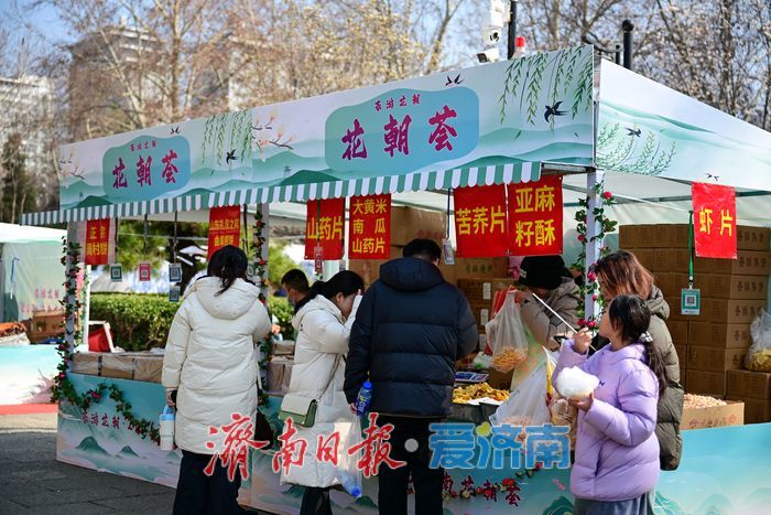 济南百花公园春意盎然，花朝盛会正当时