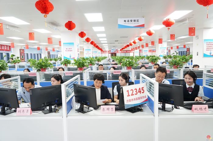市城管局接听12345热线：精准回应市民关注关切 全力提供精细化、贴身化高品质服务