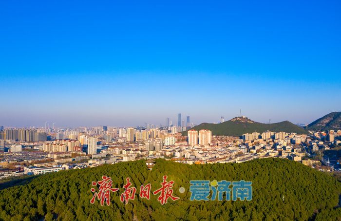 千佛山巅览泉城：初冬时节邂逅济南最美天际线