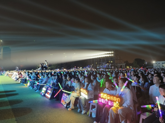 在震撼中感动！今夜最亮的星闪烁在高新区实验中学