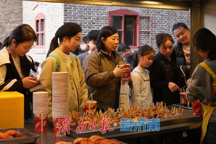 泉在济南过大年丨升腾“烟火气”释放泉城新春消费活力