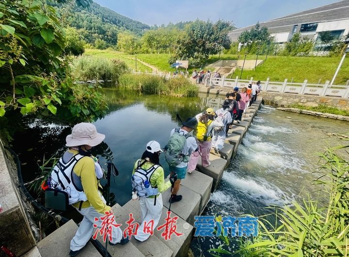 登高龙洞览秋色 乐享徒步好时光