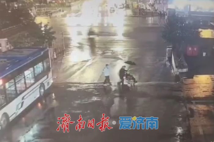 淄博游客来济旅游被公交司机暖哭，发文点赞：这座城真的值