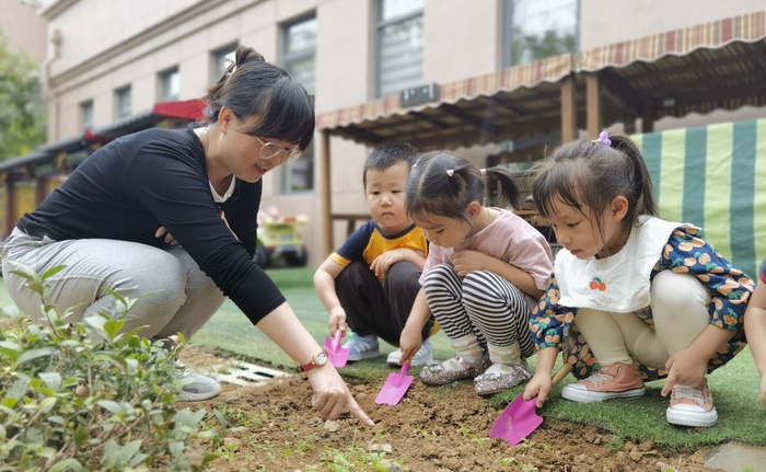 寒凝露染，“蒙娃”趣味探金秋