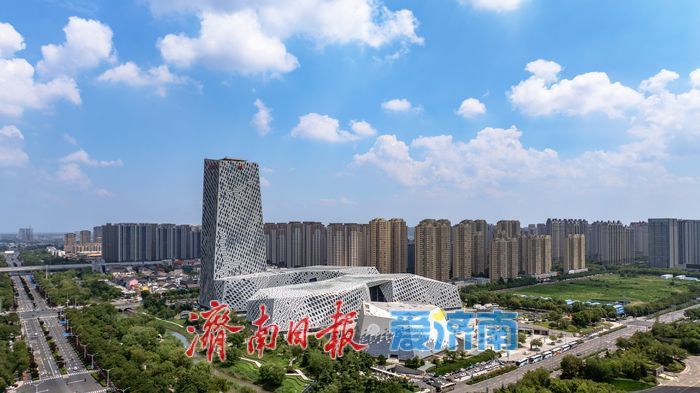 一年四季 泉在济南丨济南西城碧空如洗，现代化城市风貌和生态和谐之美一览无余