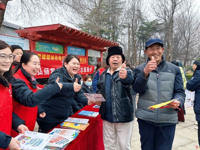 志愿同行 温暖泉城——济南市“雷锋精神伴我行 公交服务进社区”活动举行