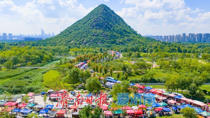 山湖藏烟火 市集暖民生 济南华山便民集市绘就宜居生活新图景