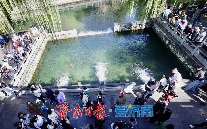 虎泉喷涌处，市集烟火浓
