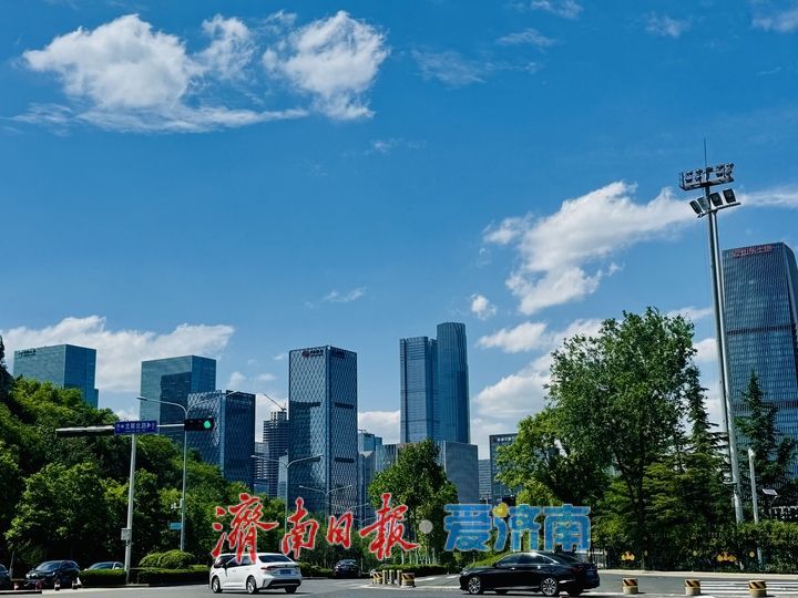 晴好天气扮靓泉城 济南CBD尽显初夏风采
