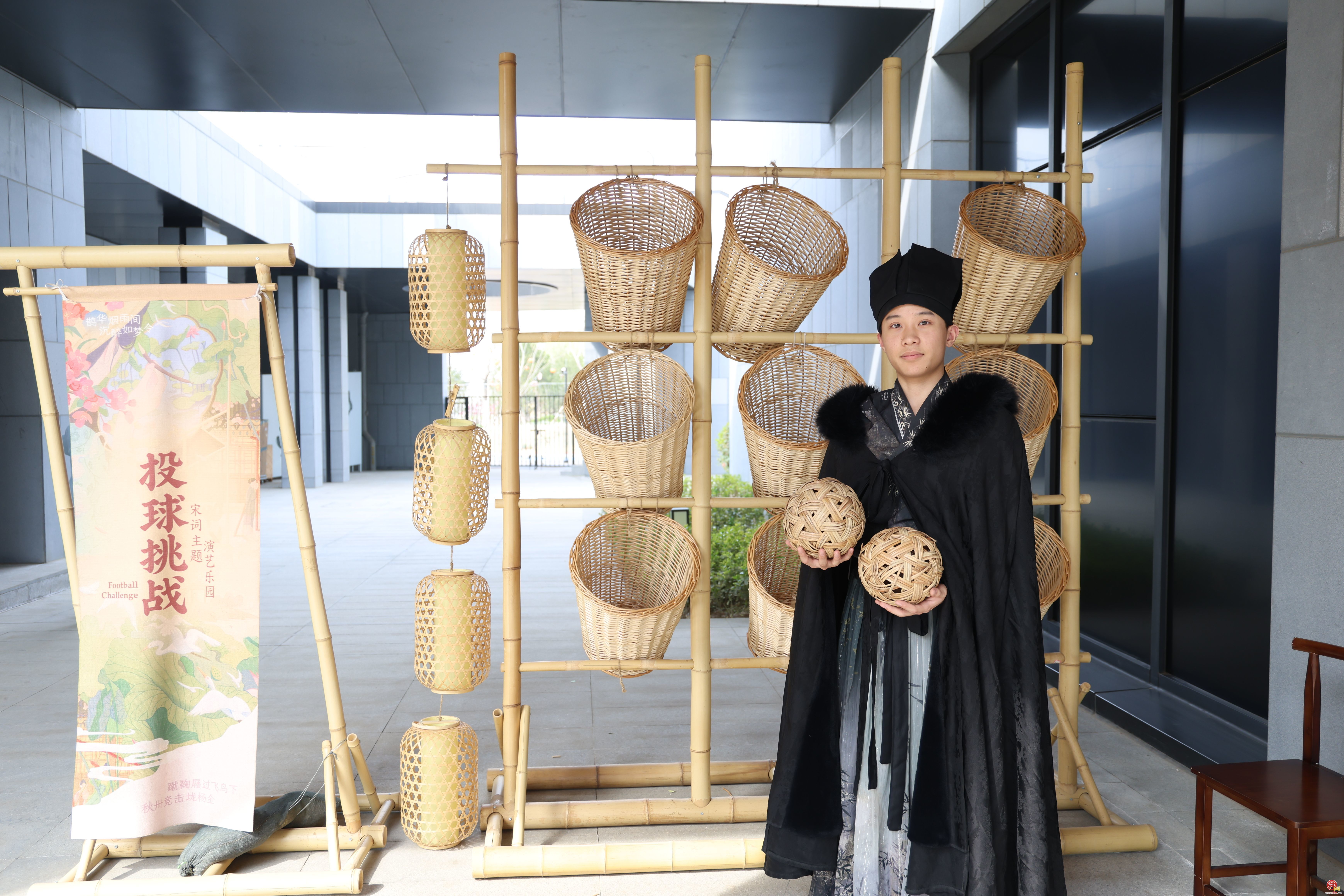 清明首日如梦令景区迎客流高峰 十二花神巡游引爆踏春热潮