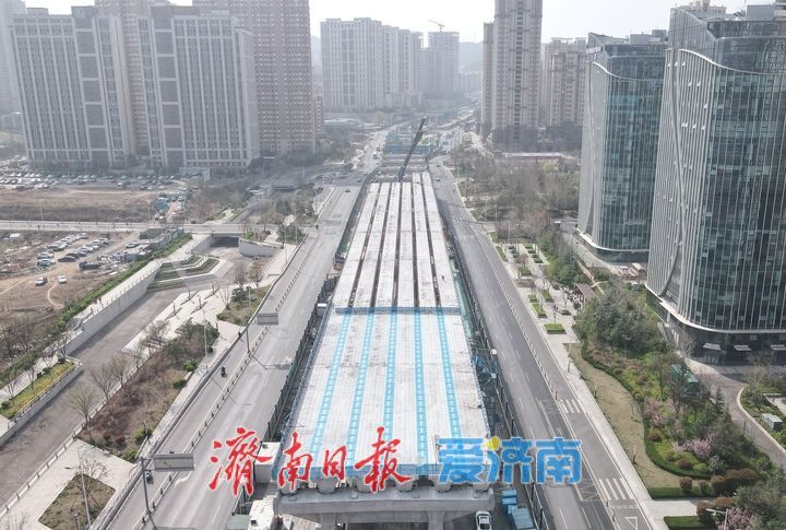 “高空穿针”，济南凤凰黄河大桥南延工程全速推进